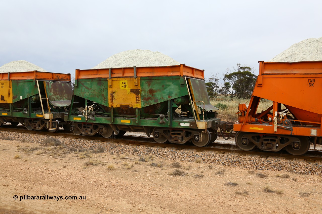 161109 1928
Moule, originally built by Kinki Sharyo as the NH type for the NAR in 1968, sent to Port Lincoln in 1978, then rebuilt and recoded ENH type in 1984, ENH 42 with hungry boards loaded with gypsum.
Keywords: ENH-type;ENH42;Kinki-Sharyo-Japan;NH-type;NH942;