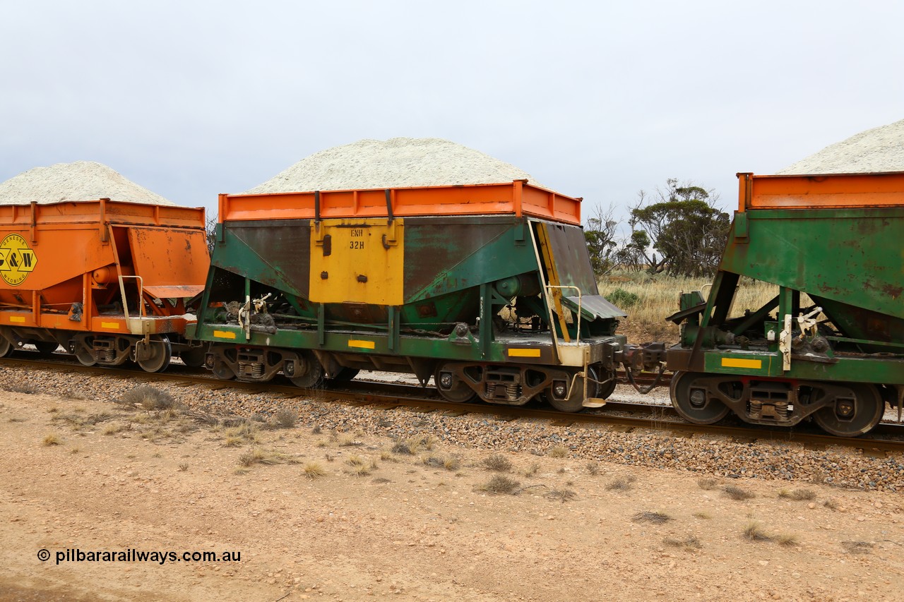 161109 1930
Moule, originally built by Kinki Sharyo as the NH type for the NAR in 1968, sent to Port Lincoln in 1978, then rebuilt and recoded ENH type in 1984, ENH 32 with hungry boards loaded with gypsum.
Keywords: ENH-type;ENH32;Kinki-Sharyo-Japan;NH-type;NH932;