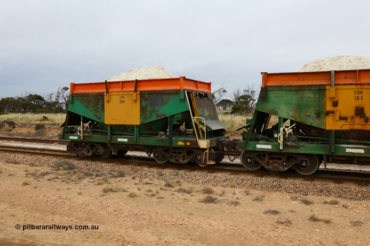 161109 1959
Moule, originally built by Kinki Sharyo as the NH type for the NAR in 1968, sent to Port Lincoln in 1978, then rebuilt and recoded ENH type in 1984, ENH 39, rust holes in end plates with hungry boards loaded with gypsum.
Keywords: ENH-type;ENH39;Kinki-Sharyo-Japan;NH-type;NH939;