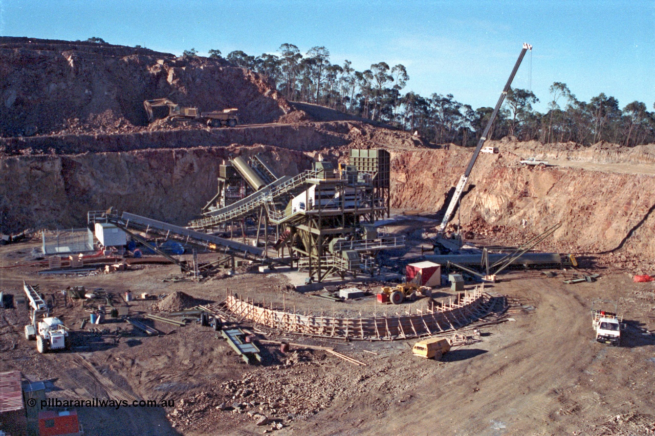 101-04
Dandenong, Boral Quarry overview of new plant being constructed.
