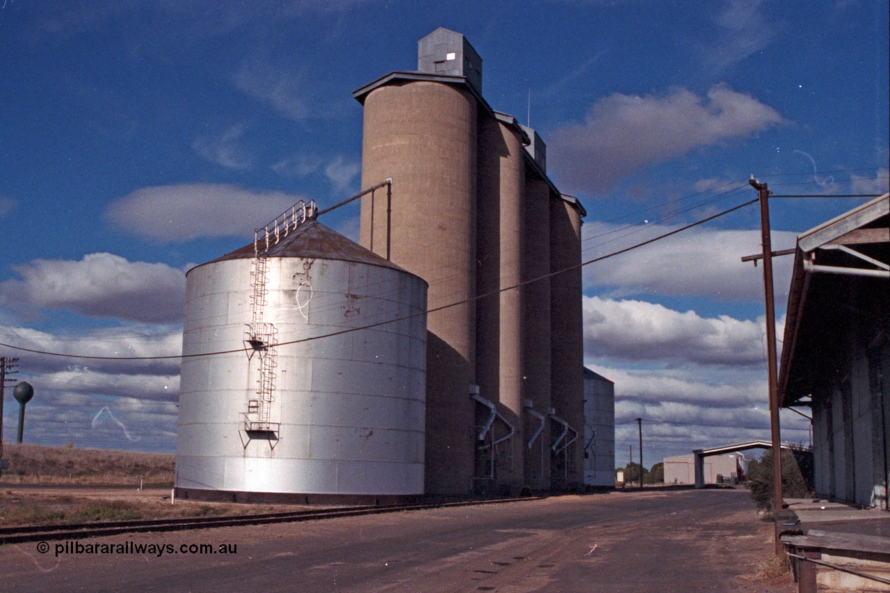 101-20
Donald Geelong style silo complex with steel annex overview, Freightgate canopy in background, goods shed at right, town water tower in distant background.
