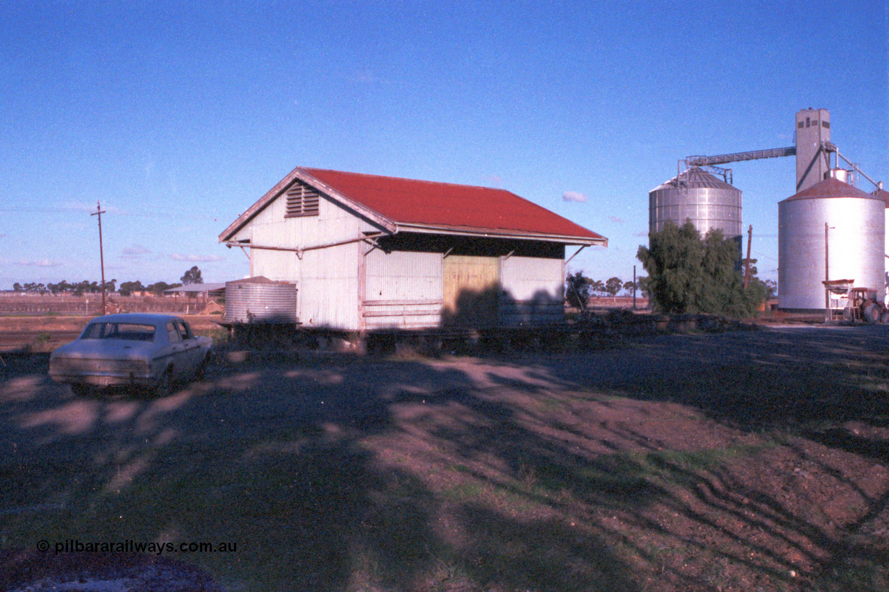 101-36
Birchip, track view, goods shed, Ascom style barley silos with Aquila annex.
