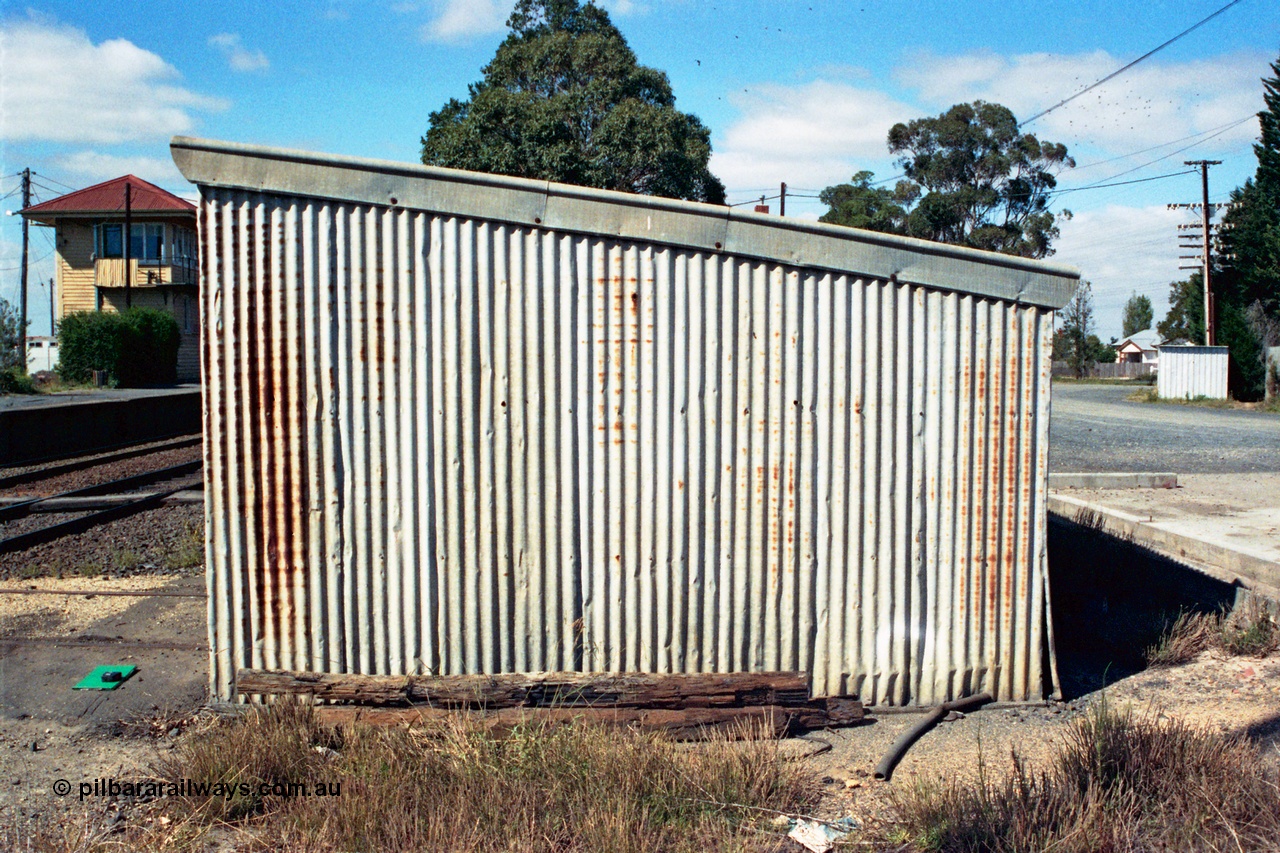 105-10
Wallan, gangers trolley shed, north side elevation.
