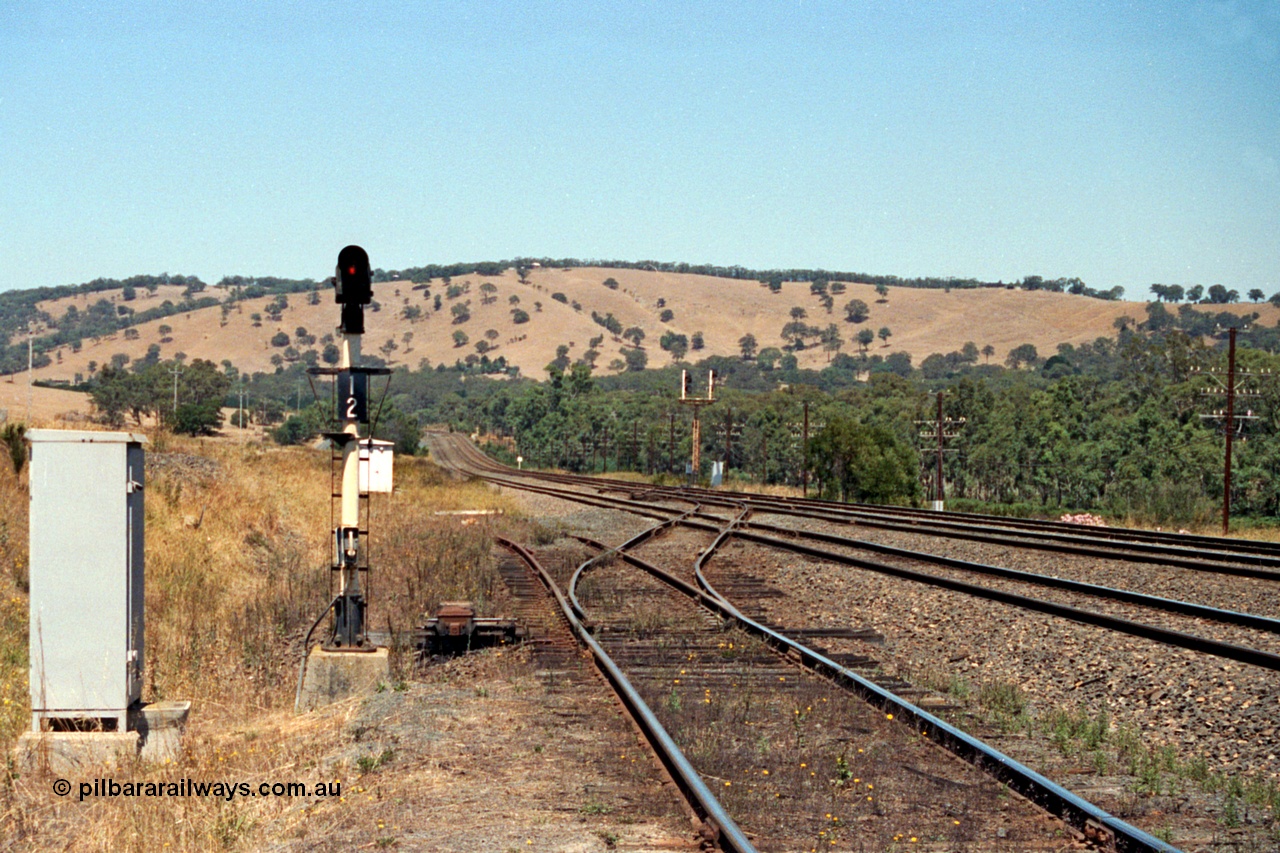 105-29
Kilmore East quarry siding junction, signal post 12, looking toward Kilmore East, standard gauge crossover.
