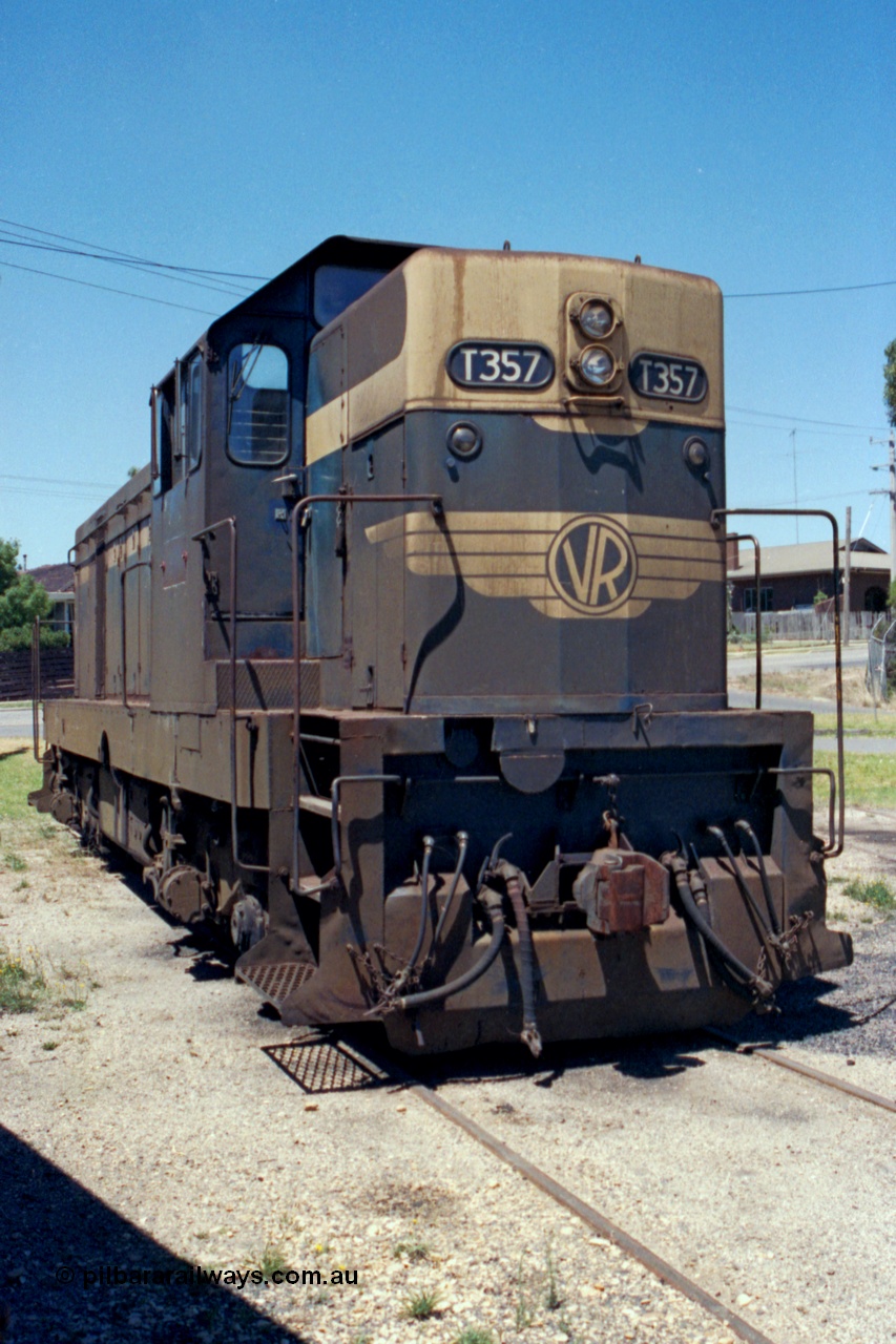 105-36
Seymour loco depot turntable roads, broad gauge 2nd series Victorian Railways T class T 357 Clyde Engineering EMD model G8B serial 61-242 under SRHC ownership.
Keywords: T-class;T357;Clyde-Engineering-Granville-NSW;EMD;G8B;61-242;