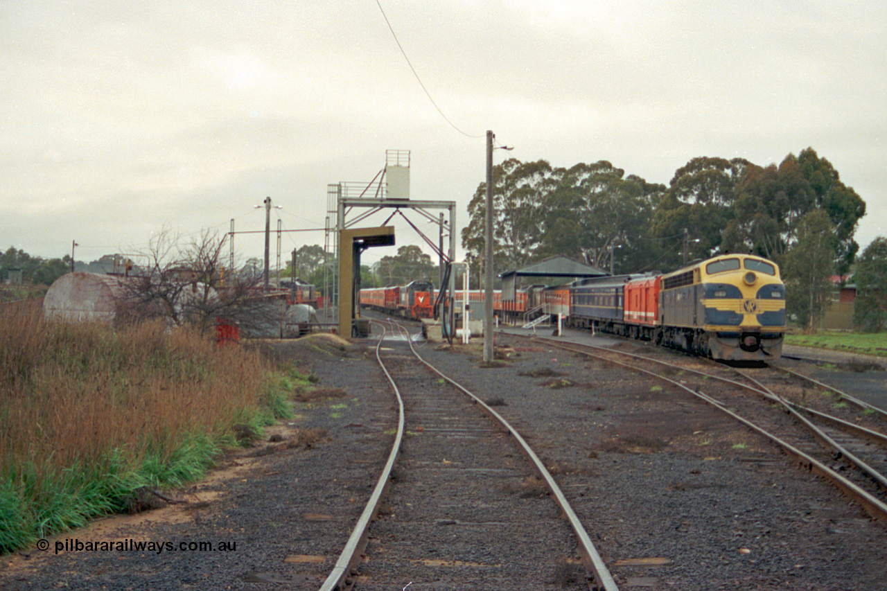 106-16
Seymour loco depot broad gauge fuel point and passenger train stabling yard, stabled trains in the background, B class in VR livery and P class locos.
Keywords: B-class;P-class;