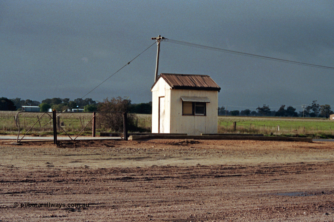 106-32
Nagambie road vehicle weighbridge and scale room.
