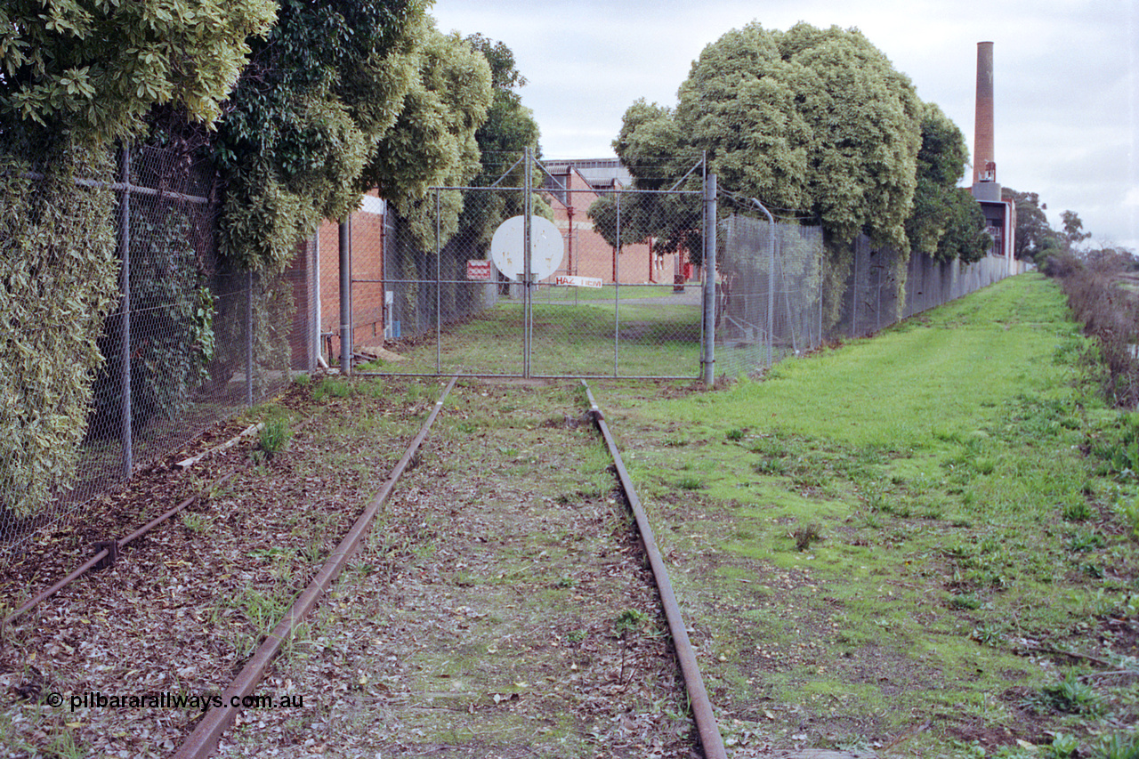 107-02
Kyabram track view, Kyabram Co-op Fruit Preserving Company and Southern Can Company sidings and factory gates, point rodding and derailer.
