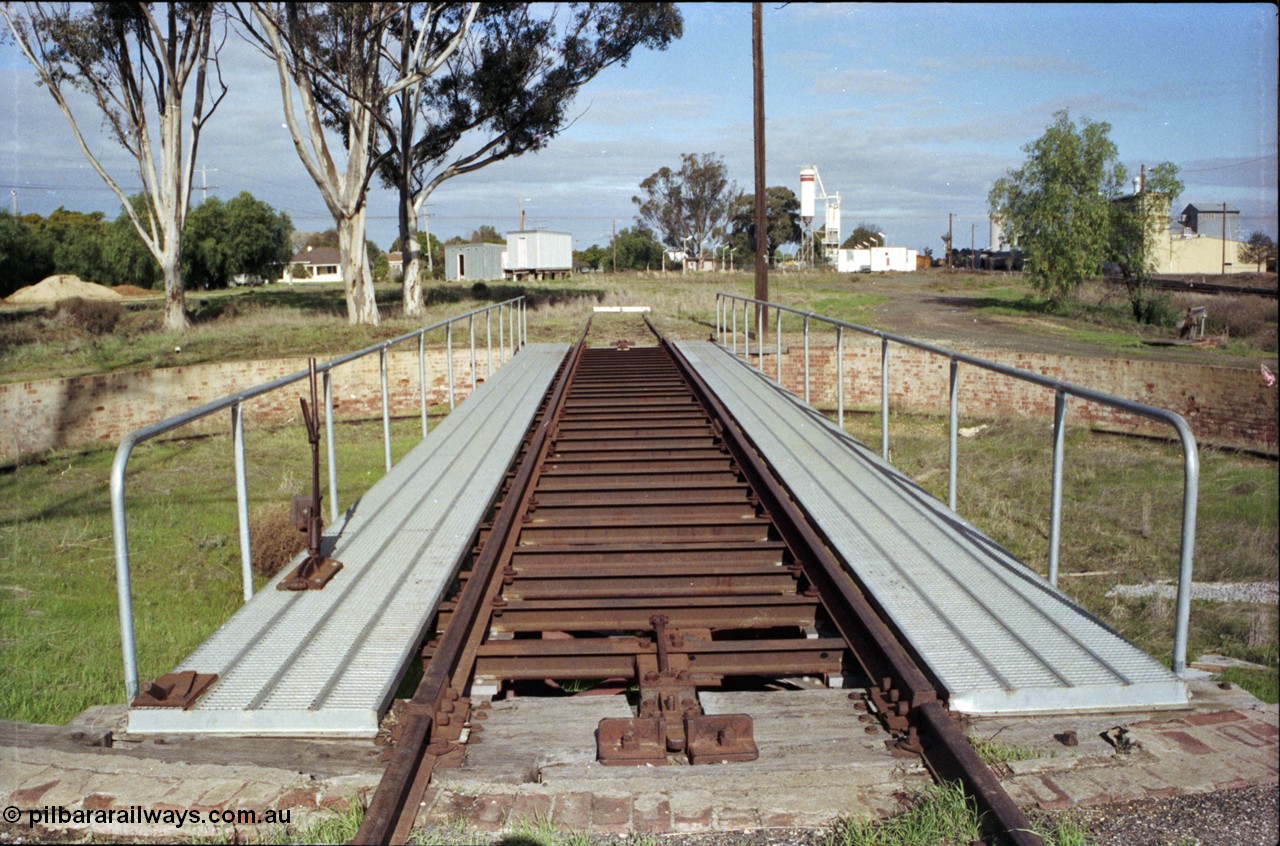 107-17
Echuca turntable deck and pit, looking south.
