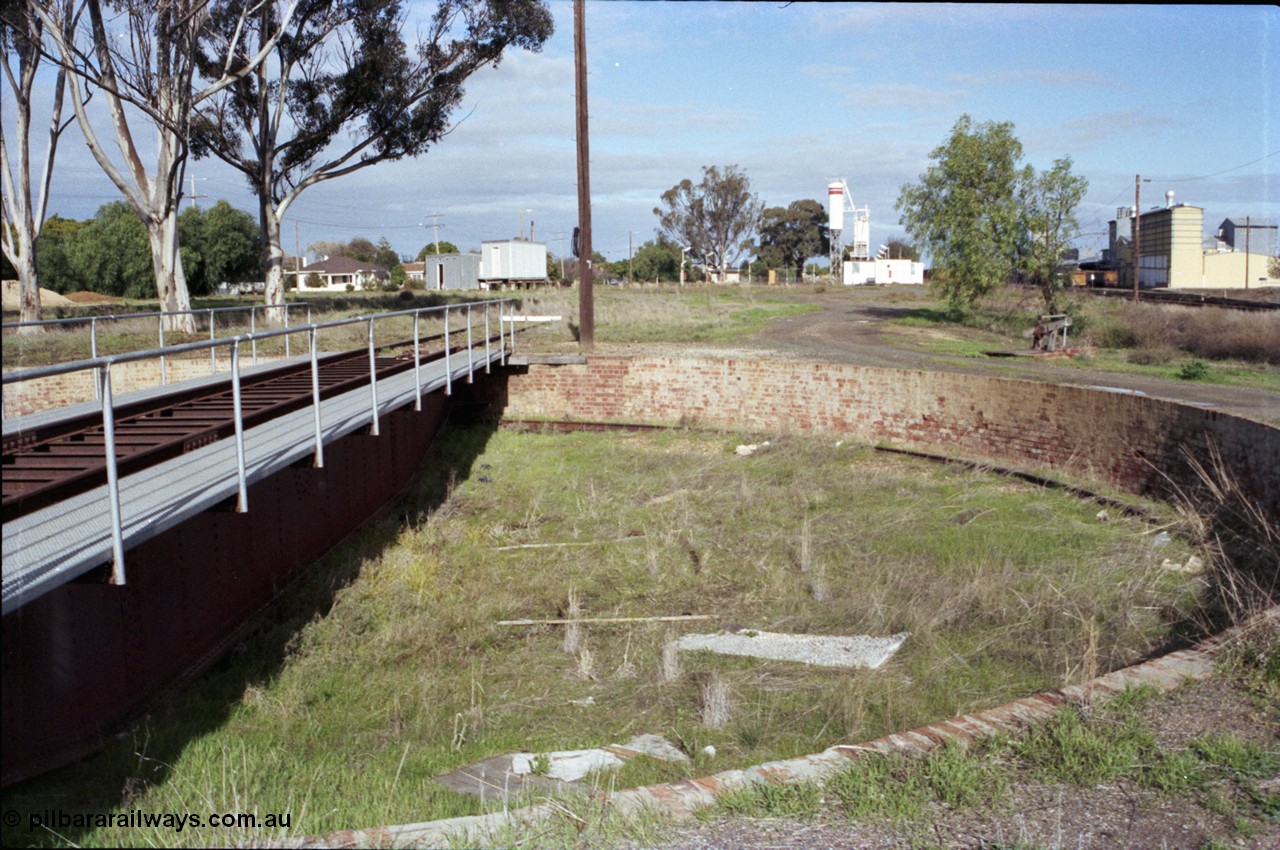 107-18
Echuca turntable deck and pit, looking south.
