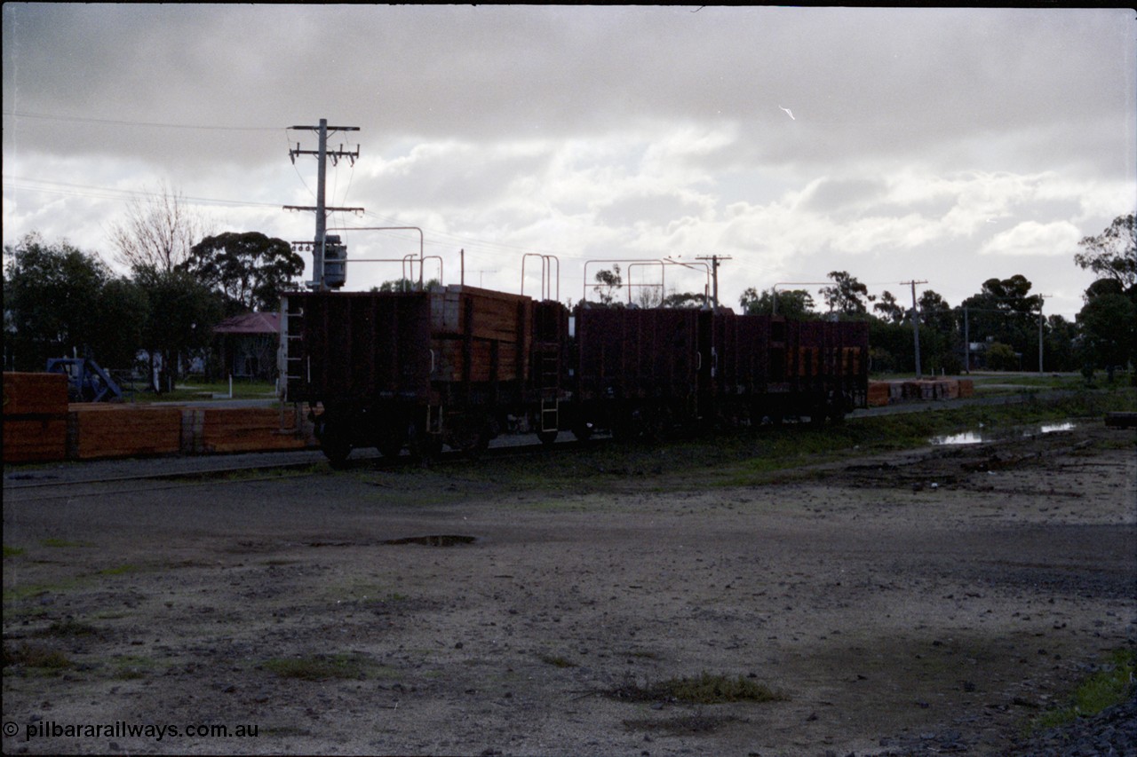 107-35
Mathoura, station yard overview, looking north, sleeper loading site, Ascom silos in the distance.
