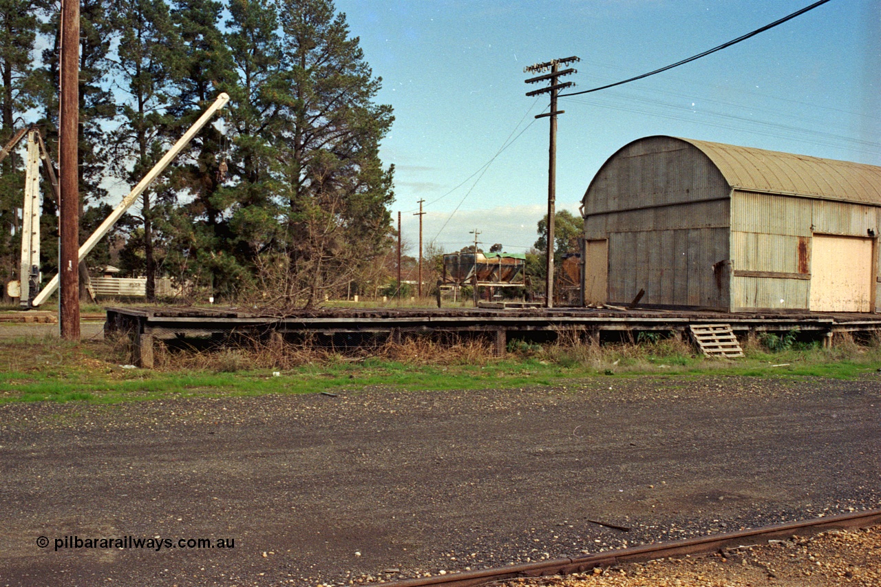 108-26
Tatura, yard curved roof goods shed and platform, derrick crane behind.
