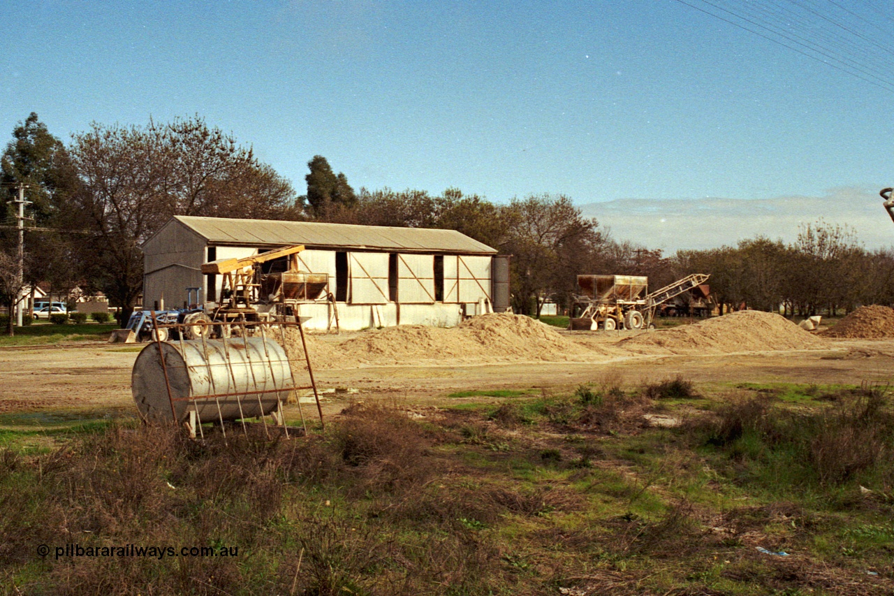 108-27
Tatura, super phosphate shed, unloading contraption and truck bins.
