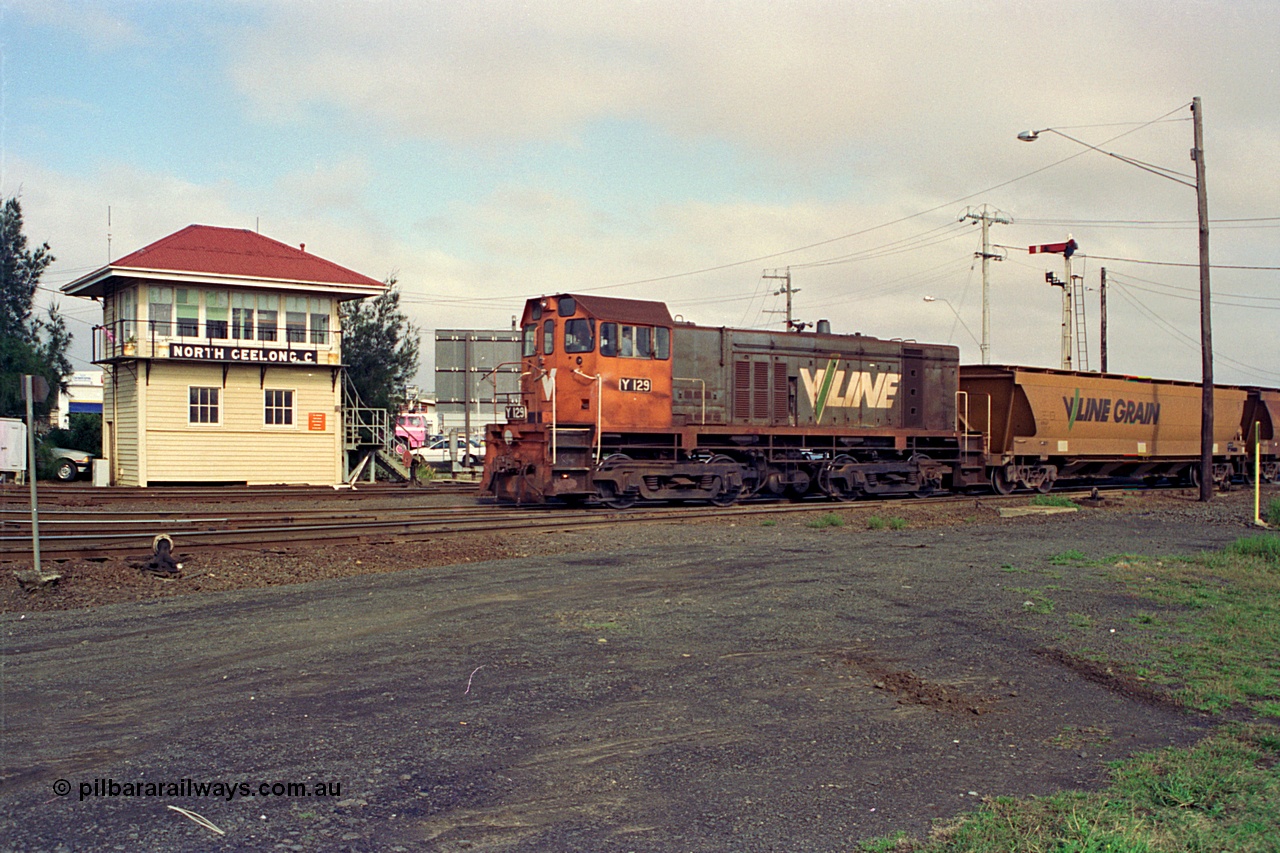 111-18
North Geelong C Box, V/Line broad gauge shunt loco Y class Y 129 Clyde Engineering EMD model G6B serial 65-395 shunts a loaded grain rake of V/Line Grain VHGF type bogie grain waggons from Geelong Yard into grain arrival roads, disc signal on signal post 16 is pulled of for movement.
Keywords: Y-class;Y129;Clyde-Engineering-Granville-NSW;EMD;G6B;65-395;