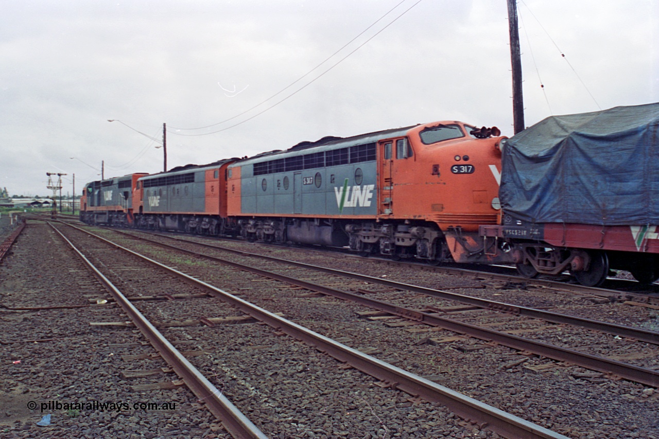 111-32
North Geelong C Box, V/Line down broad gauge goods train 9169 to Adelaide via Cressy with C class C 508 Clyde Engineering EMD model GT26C serial 76-831, S class S 307 'John Pascoe Fawkner' Clyde Engineering EMD model A7 serial 57-171 and S 317 'Sir John Monash' serial 61-240 powers west past the grain arrivals, VSCX type bogie coil steel waggon.
Keywords: C-class;C508;Clyde-Engineering-Rosewater-SA;EMD;GT26C;76-831;