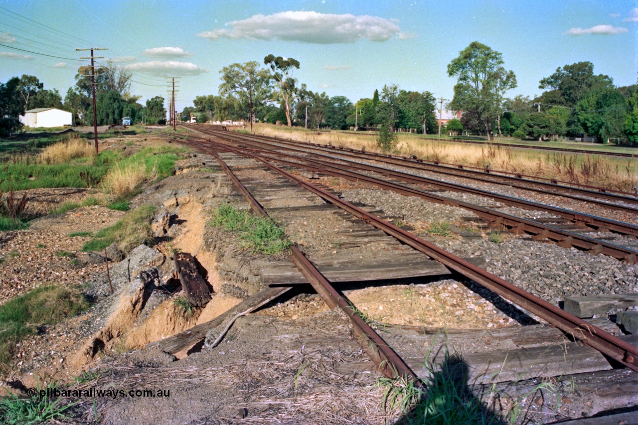 112-04
Violet Town broad gauge track view, looking north, Siding B showing erosion, then mainline or No.2 A and No.1 roads, standard gauge at far right, March 1994.
