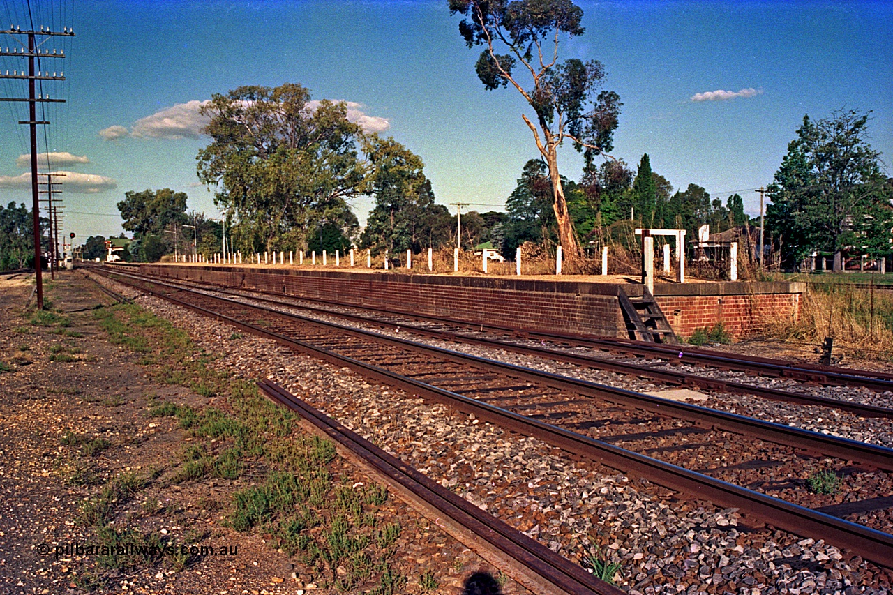 112-05
Violet Town broad gauge track view, station platform, looking north, March 1994.
