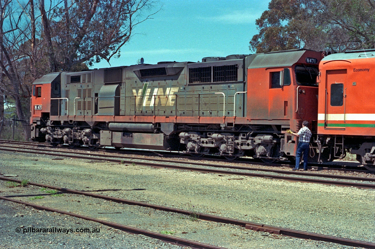 114-04
Cobram, V/Line broad gauge N class N 471 'City of Benalla' Clyde Engineering EMD model JT22HC-2 serial 87-1200, cutting off passenger car N set, 2nd person directing driver.
Keywords: N-class;N471;Clyde-Engineering-Somerton-Victoria;EMD;JT22HC-2;87-1200;