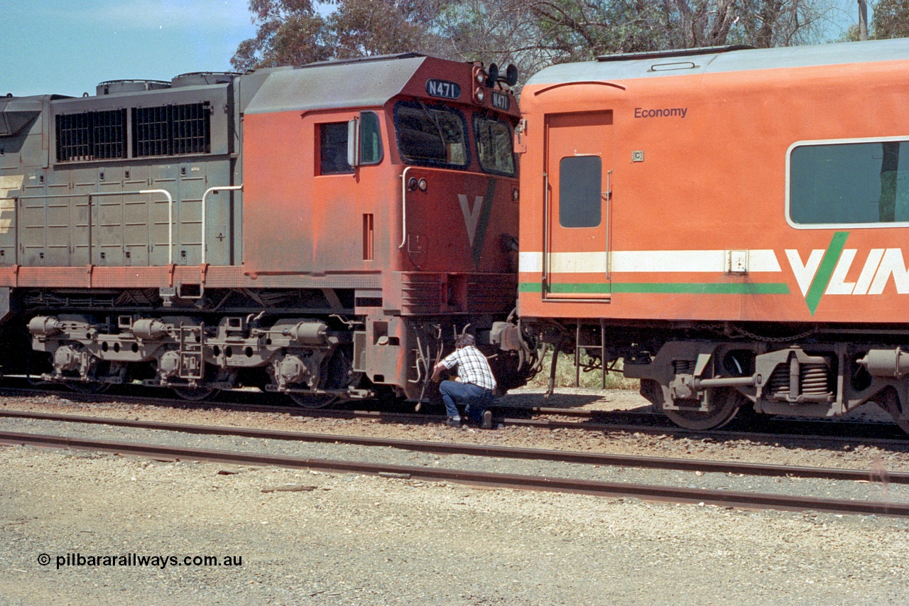 114-05
Cobram, V/Line broad gauge N class N 471 'City of Benalla' Clyde Engineering EMD model JT22HC-2 serial 87-1200, cutting off pass car, 2nd man attending to hoses.
Keywords: N-class;N471;Clyde-Engineering-Somerton-Victoria;EMD;JT22HC-2;87-1200;