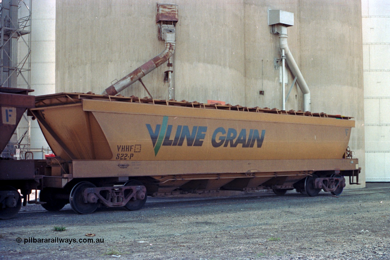 114-20
Goorambat, broad gauge V/Line Grain VHHF type bogie grain waggon VHHF 822 in front of a Williamstown style silo. VHHF was built by Victorian Railways Ballarat North Workshops in 1982 as a VHHY type; recoded to VHHF in 1987.
Keywords: VHHF-type;VHHF822;Victorian-Railways-Ballarat-Nth-WS;VHHY-type;