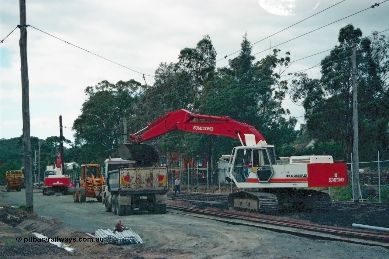 115-04
Hurstbridge, view of stabling yard being upgraded, Sumitomo excavator, new fencing and timber traction poles, old soil being removed.
