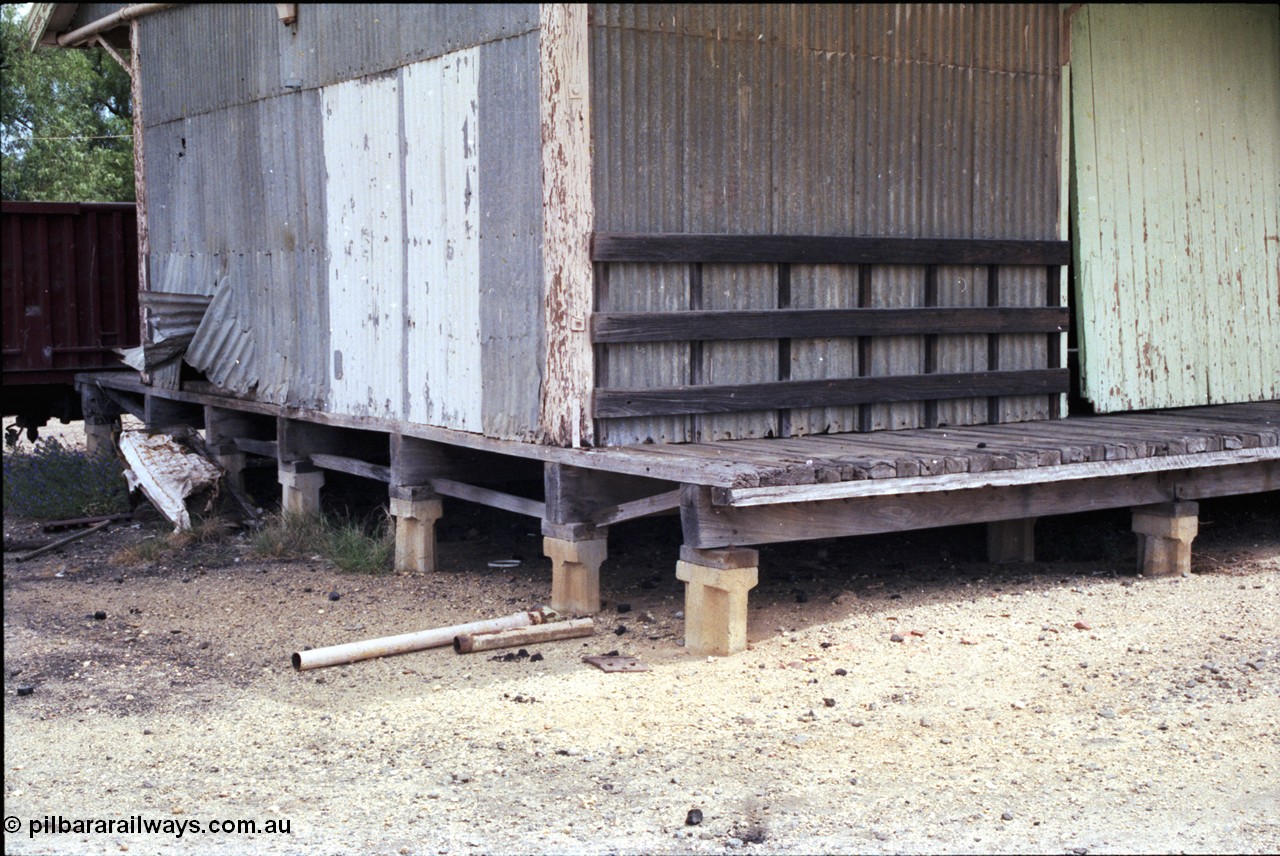 118-07
Strathmerton, goods shed 50' x 20' standard type, corner and footing detail view, damage.
