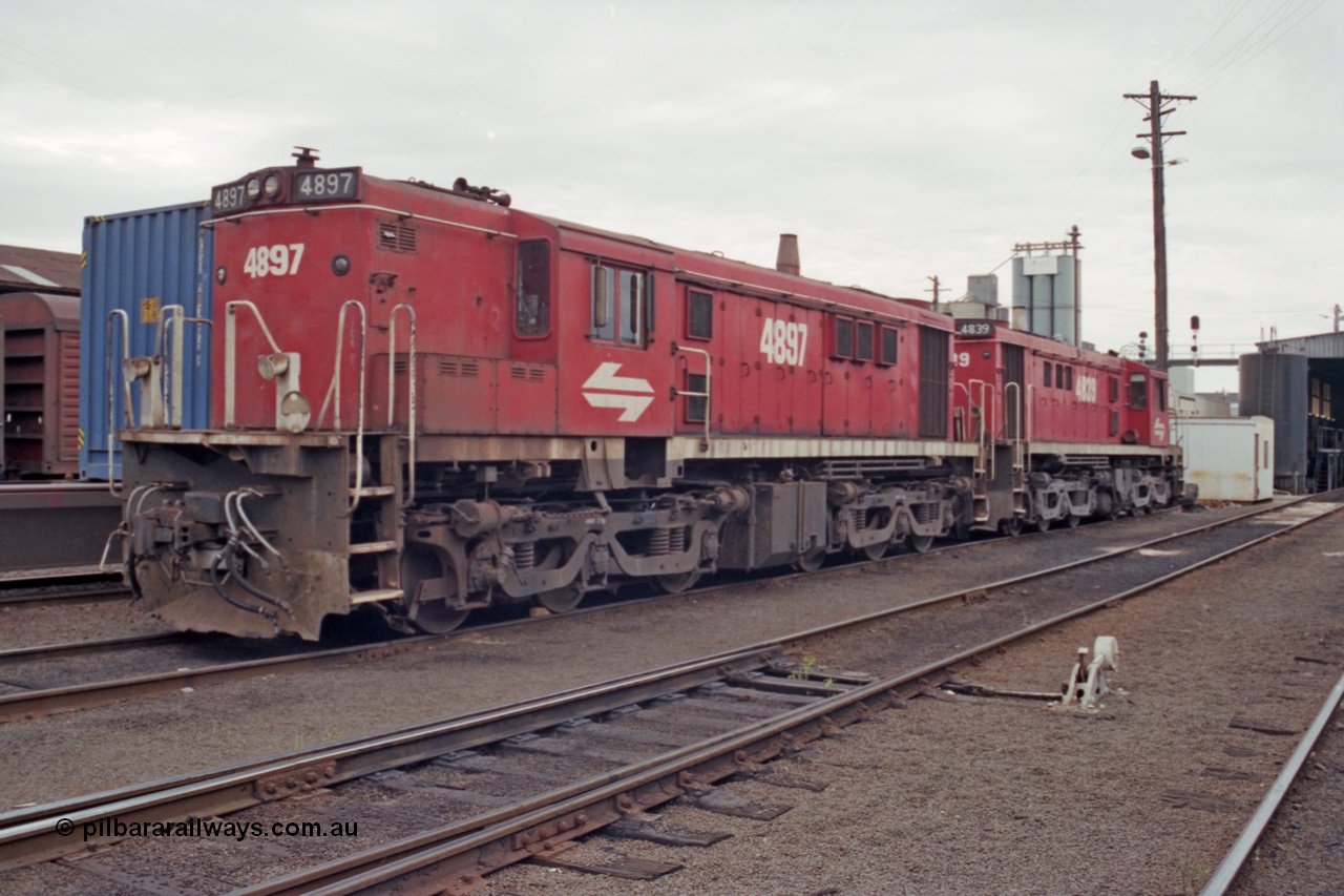 121-10
Albury loco depot, NSWSRA standard gauge ALCo 48 class locos 4897 and 4839, shunt locos, red terror livery.
Keywords: 48-class;4897;AE-Goodwin;ALCo;DL531;G3420-12;