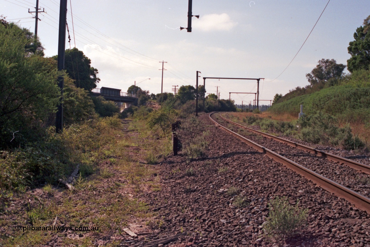 121-21
Moe track view, looking east, cutting to left former Yallourn line.
