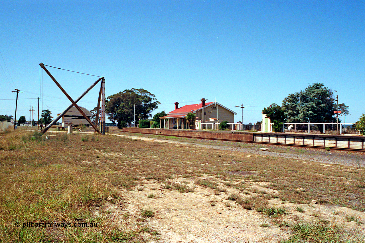 122-18
Rosedale station overview, platform, building, goods shed and crane.
