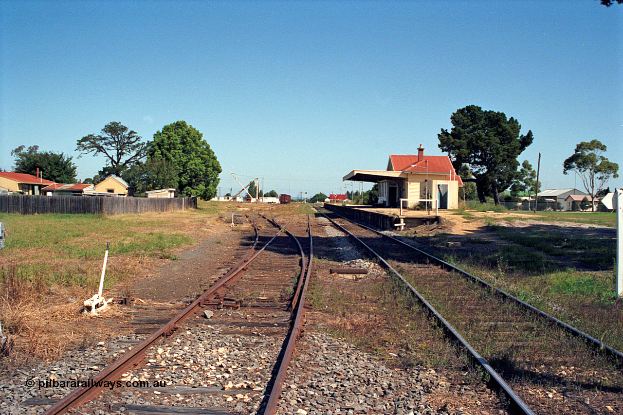 122-23
Stratford station yard overview, looking towards Stratford Junction.
