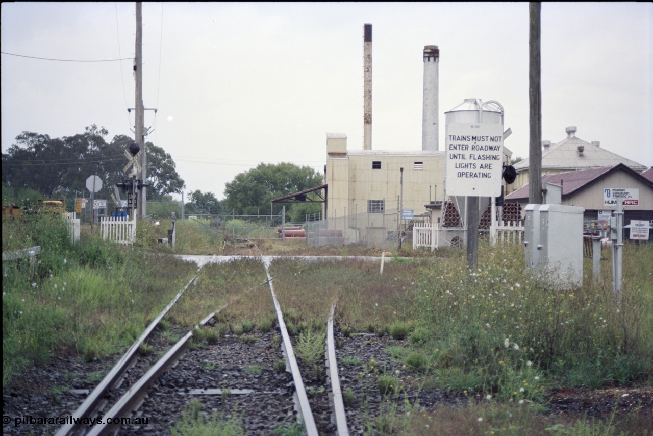 123-2-06
Maffra, track view looking towards Tinamba, sidings for former Nestles complex, Murray Goulburn Co-op.
