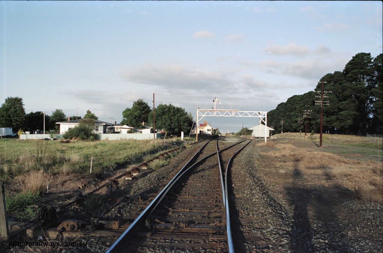 125-02
Ballan station overview, looking toward Melbourne from up end points, signal gantry, road set for down pass.
