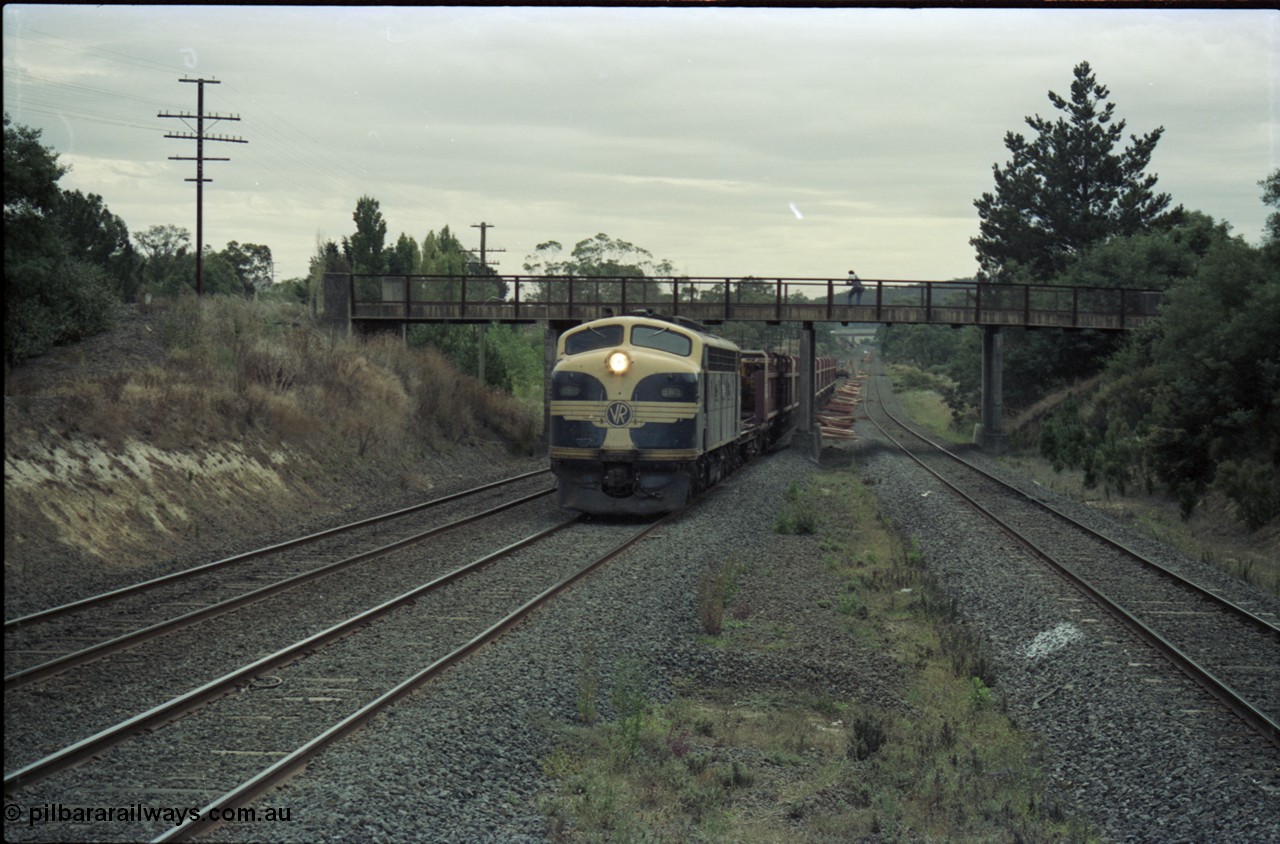 125-14
Wandong passing under Kilmore - Wandong Rd, V/Line broad gauge B class B 65 Clyde Engineering EMD model ML2 serial ML2-6 still in Victorian Railways livery leads a sleeper discharge train on the up broad gauge line, discharging sleepers.
Keywords: B-class;B65;Clyde-Engineering-Granville-NSW;EMD;ML2;ML2-6;bulldog;