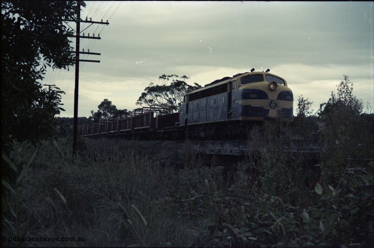 125-24
Wallan across Merri Creek, V/Line broad gauge B class Clyde Engineering EMD model ML2 serial ML2-6 still in Victorian Railways livery leads a sleeper discharge train on the up broad gauge line.
Keywords: B-class;B65;Clyde-Engineering-Granville-NSW;EMD;ML2;ML2-6;bulldog;