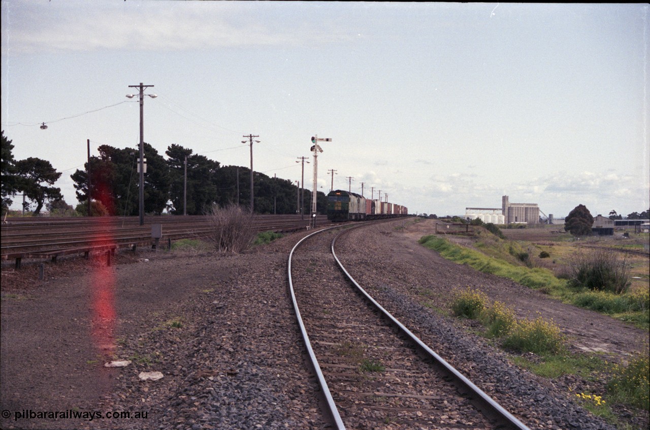 126-01
Tottenham yard, broad gauge Australian National BL class BL 29 Clyde Engineering EMD model JT26C-2SS serial 83-1013 brings up Adelaide goods train 9150 into Tottenham yard past semaphore signal post 4, taken from standard gauge line, looking towards Sunshine.
Keywords: BL-class;BL29;Clyde-Engineering-Rosewater-SA;EMD;JT26C-2SS;83-1013;