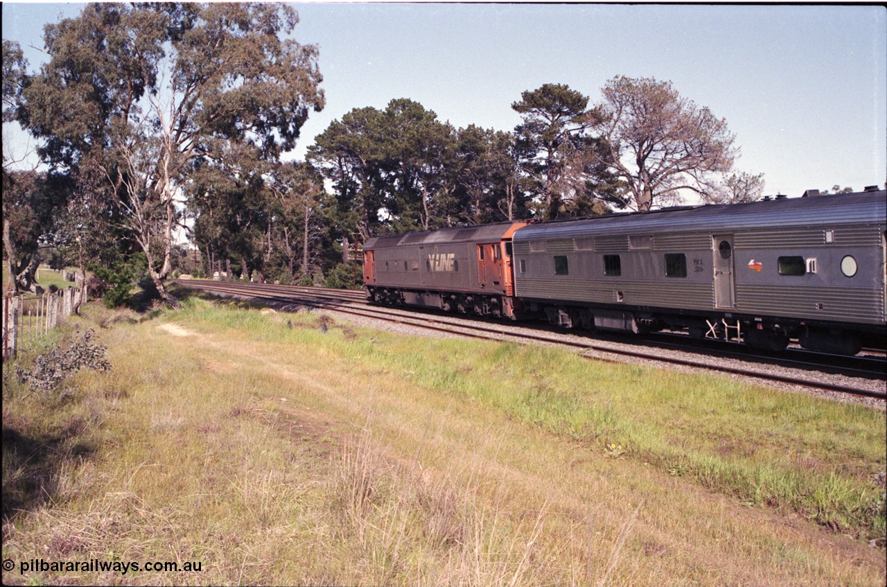 126-18
Broadford Loop, V/Line G class G 518 Clyde Engineering EMD model JT26C-2SS serial 85-1231, loco failure, up standard gauge pass Melbourne Express, looking toward Melbourne.
Keywords: G-class;G518;Clyde-Engineering-Rosewater-SA;EMD;JT26C-2SS;85-1231;