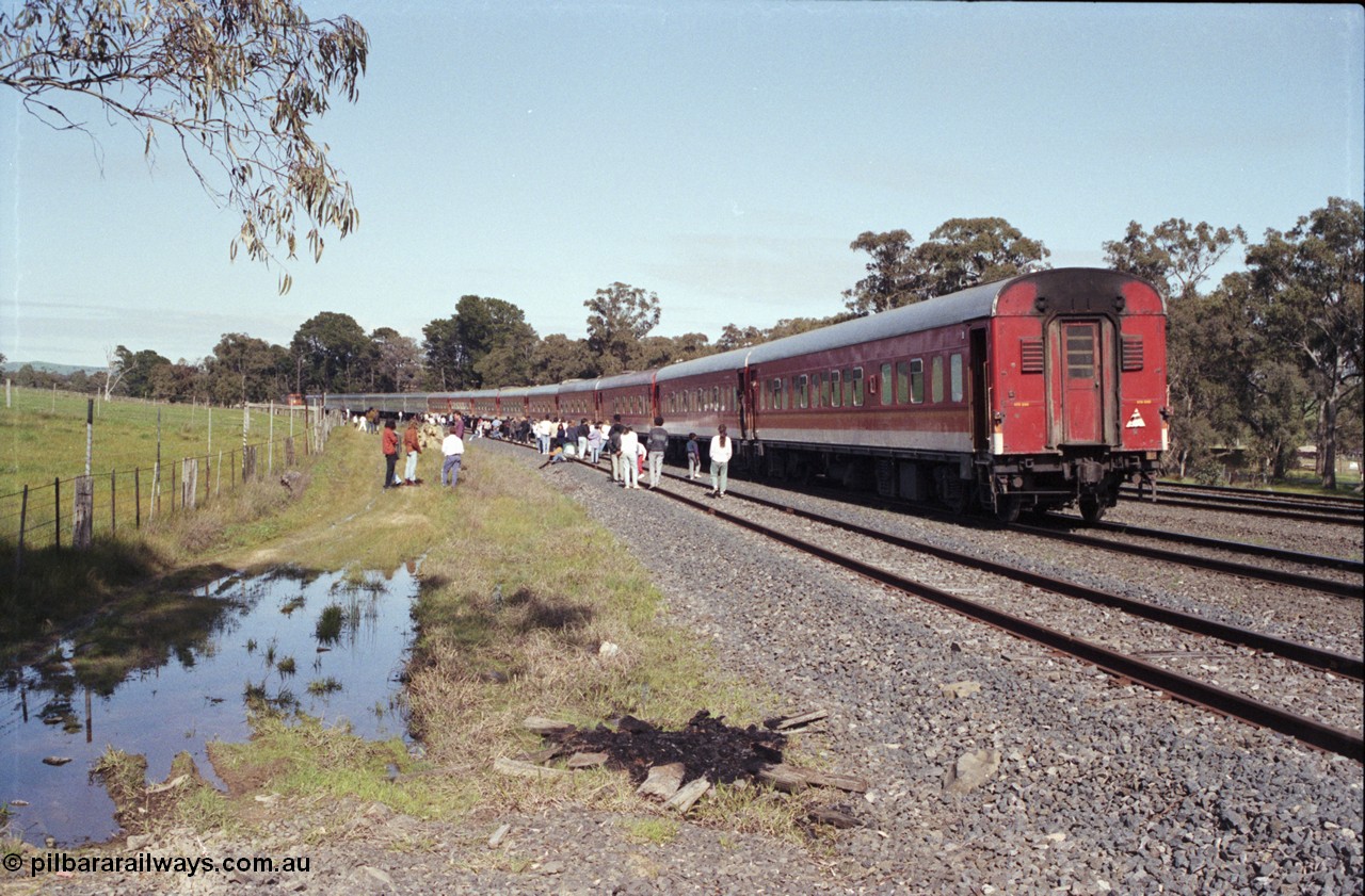 126-20
Broadford Loop, loco failure, up standard gauge pass Melbourne Express, passengers detrained.
