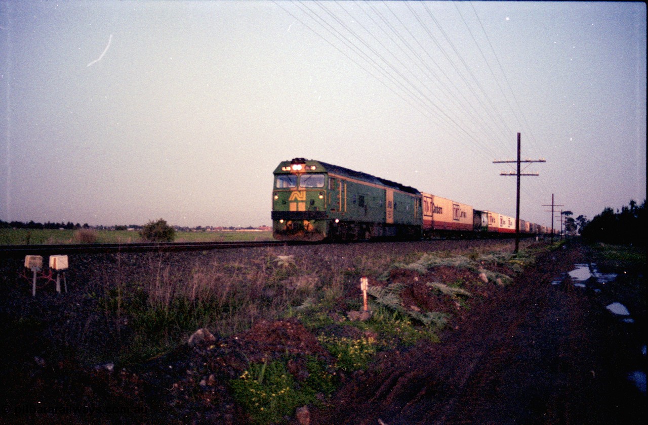 127-17
Deer Park West, Australian National broad gauge BL class Clyde Engineering EMD model JT26C-2SS loco in AN livery leads an evening Adelaide bound down goods train.
Keywords: BL-class;Clyde-Engineering-Rosewater-SA;EMD;JT26C-2SS;