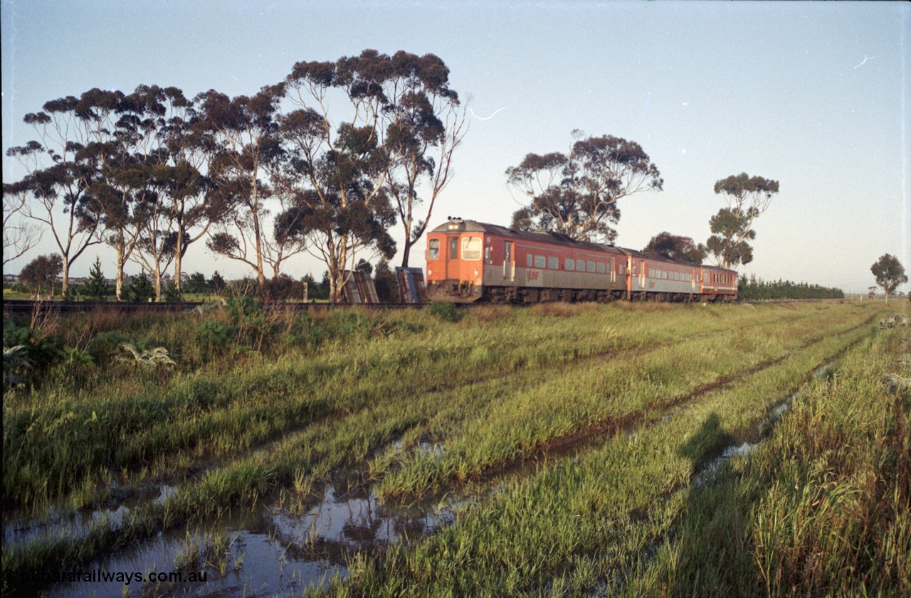 127-18
Deer Park West, early Saturday morning sees twin broad gauge Tulloch Ltd V/Line DRC class rail motors and an MTH trailer heading for Melbourne with an up Bacchus Marsh passenger service.
Keywords: DRC-class;Tulloch-Ltd-NSW;