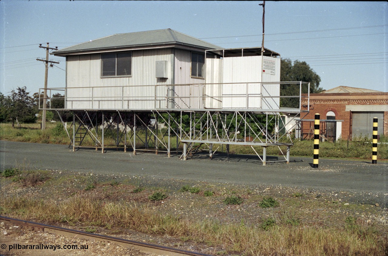 127-37
Elmore Grain Elevators Board truck inspection / sampling office.
