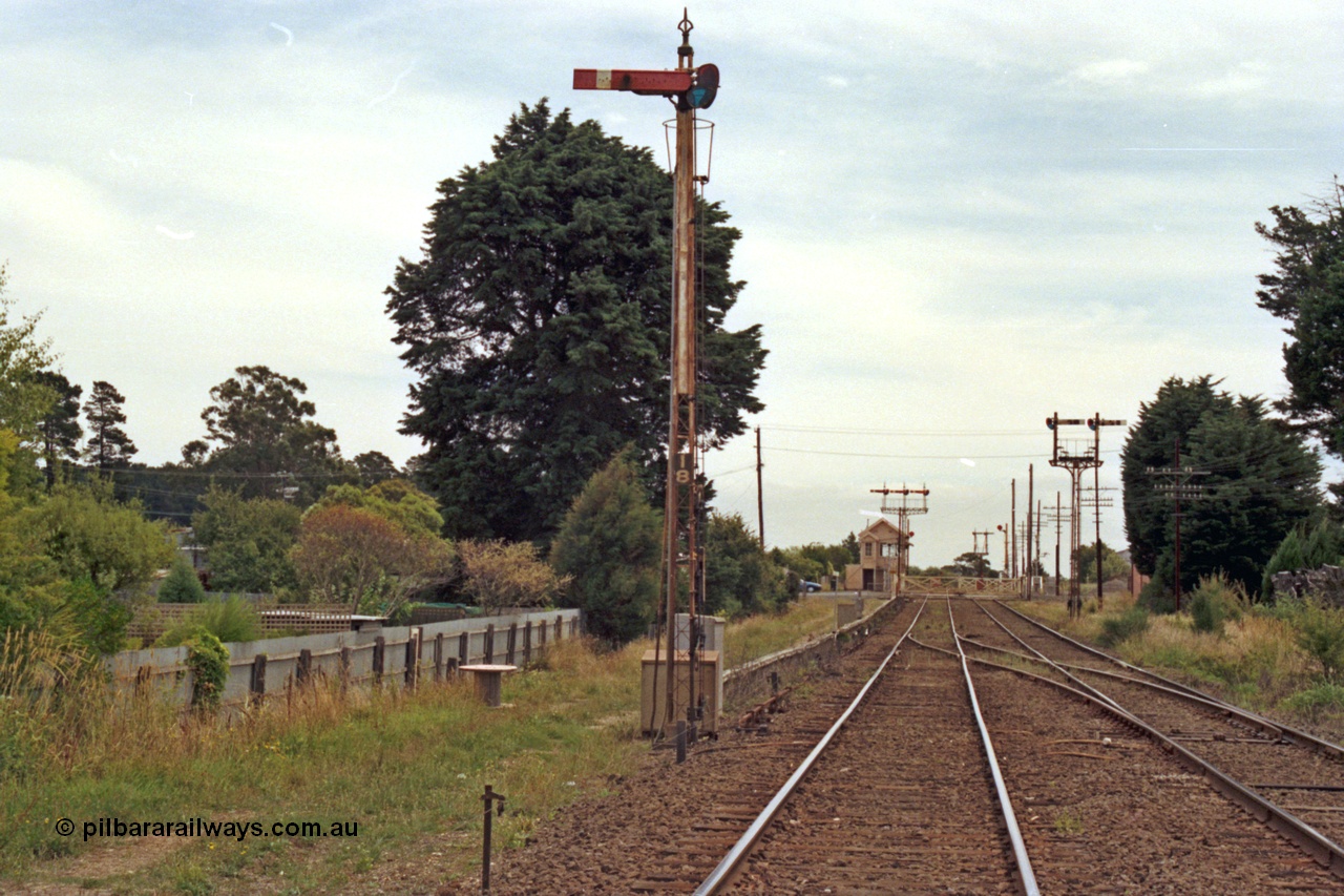 128-07
Ballarat, Linton Junction or Ballarat D signal box, semaphore signal Post 18, looking west at interlocked gates for Gillies Street grade crossing, crossover for up trains ex cattle yard and Linton line to Up line, semaphore signal posts for up and down lines in background.
