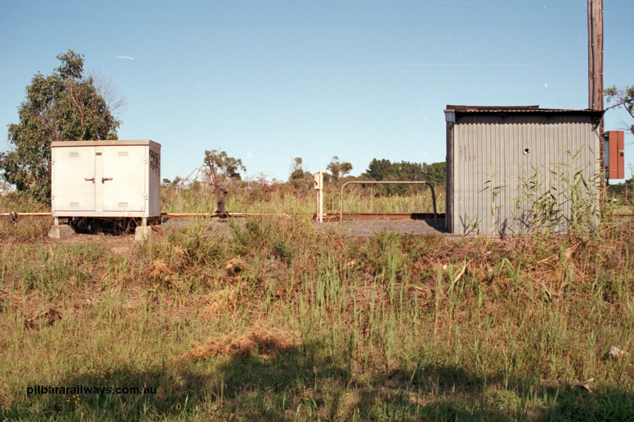 129-1-25
Long Island Junction, station overview from road, staff exchange hut, point lever.
