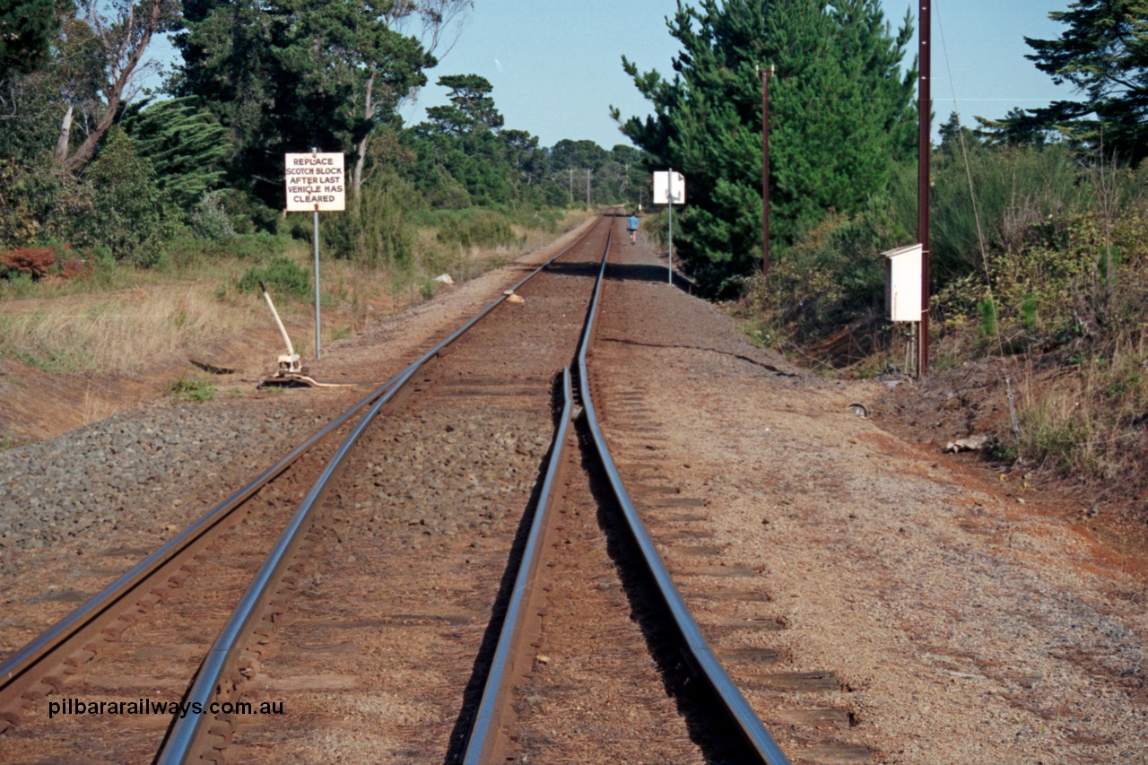 129-1-26
Long Island yard view, looking towards Frankston, points and point lever.
