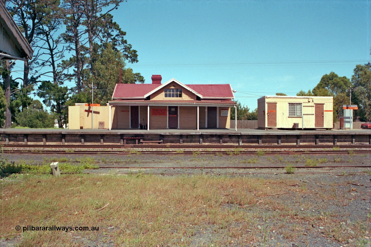 129-2-05
Lang Lang station building overview, front elevation.
