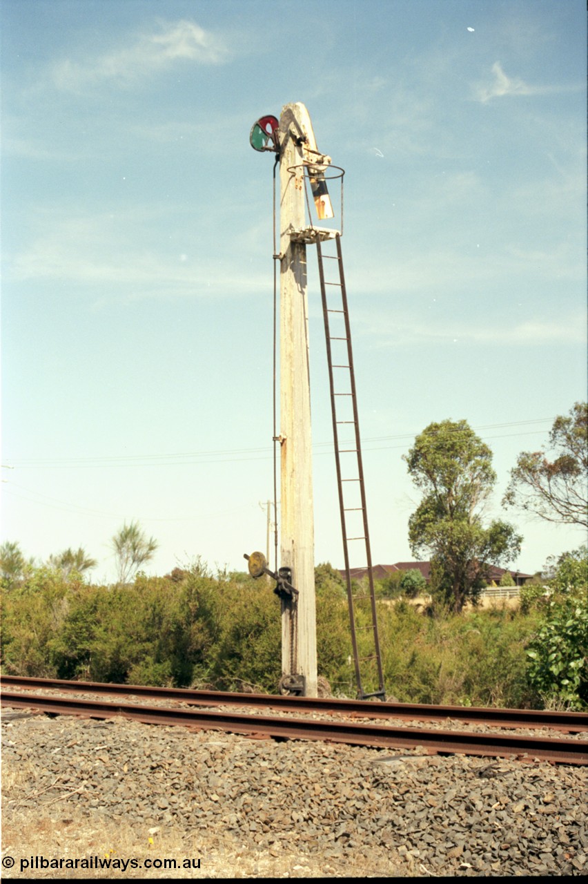 129-3-05
Foster up home semaphore signal, wooden post.
