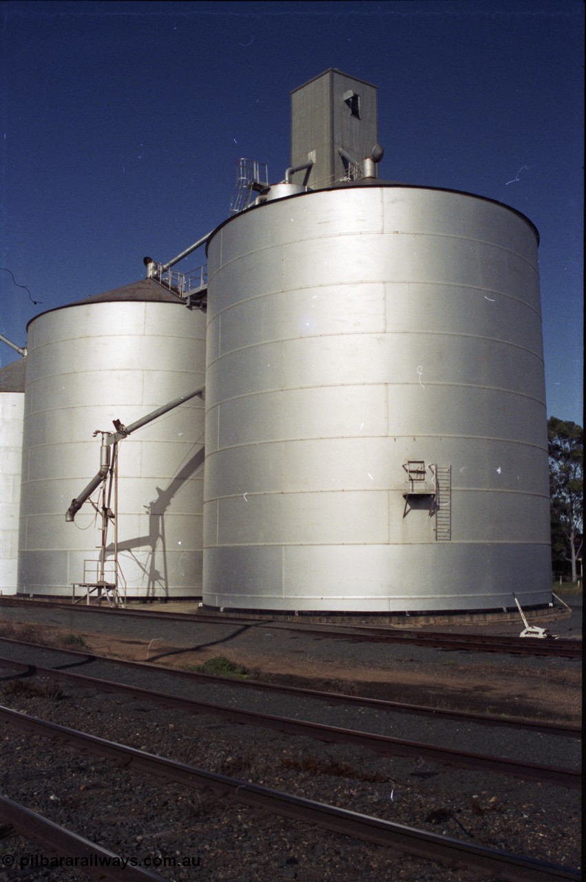 130-02
Elmore, Ascom silo complex, silos 10 and 12, track view, loading spout.
