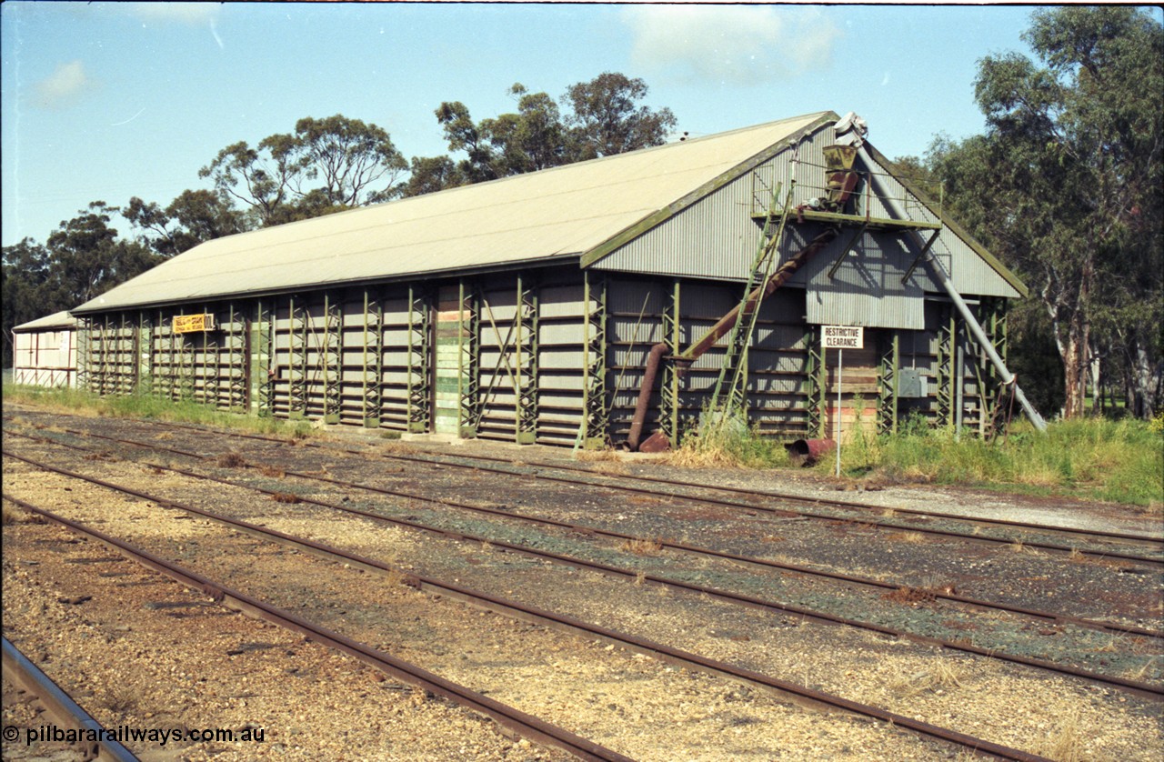 130-11
Rochester yard south end, track view, Victorian Oat Pool grain shed.
