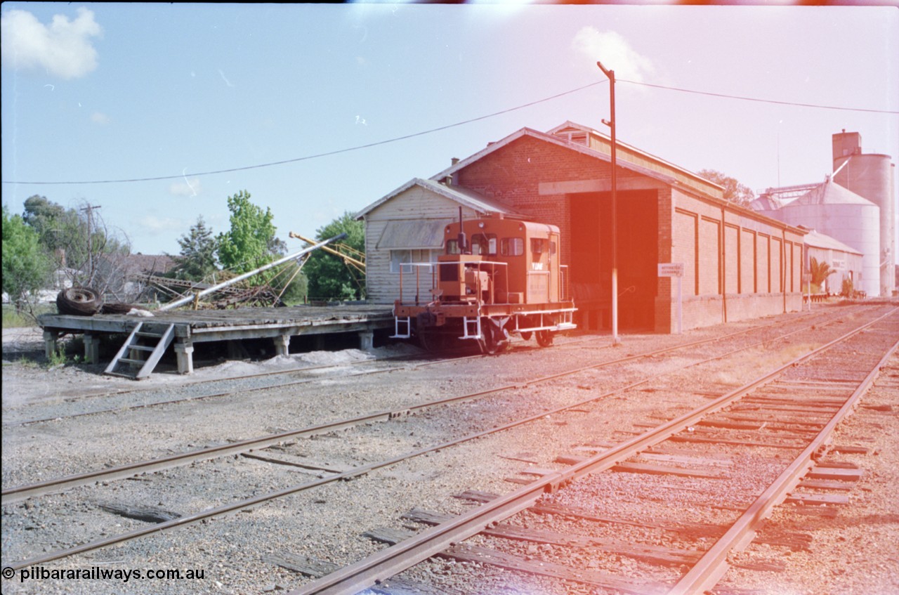 130-19
Rochester yard view, broad gauge V/Line RT class rail tractor RT 20, built by Victorian Railways Newport Workshops, goods shed, office and loading platform, silo complex to right.
Keywords: RT-class;RT20;Victorian-Railways-Newport-WS;