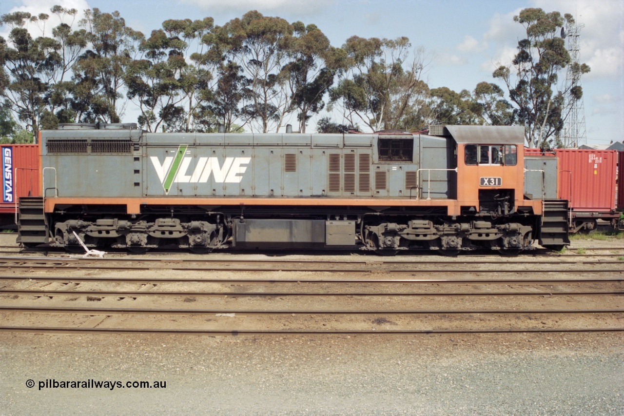 131-1-06
Echuca yard, broad gauge V/Line X class leader X 31 Clyde Engineering EMD model G16C serial 66-484.
Keywords: X-class;X31;Clyde-Engineering-Granville-NSW;EMD;G16C;66-484;