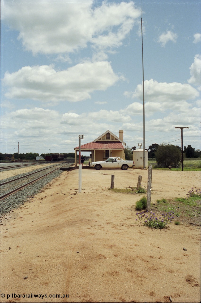 131-1-22
Wakool yard overview, station building, 318 km post, radio repeater, XF Ford Falcon ute.
